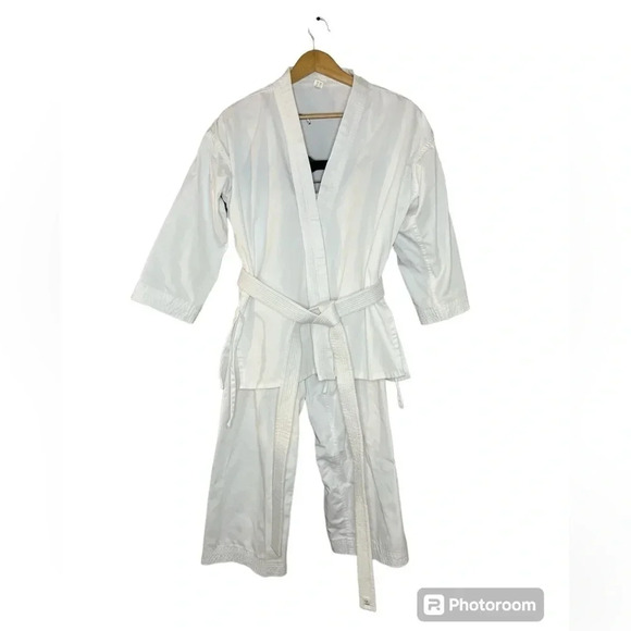 Kids Karate Uniform White Gi Size 2 w/ Belt Martial Arts Taekwondo Judo - Picture 2 of 13